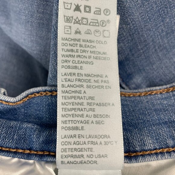 Levi's Classic Bermuda Shorts Denim Stretch Women Plus Size 18W Blue Jean Cuffs - Picture 14 of 14